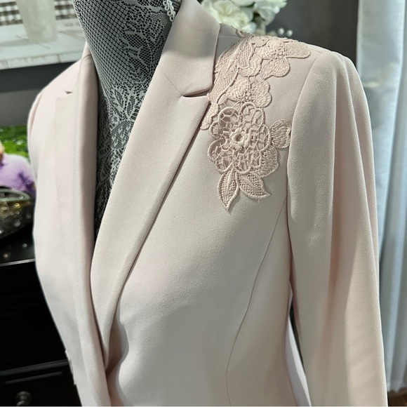 Carlisle Blush Pink Lace Appliqué Blazer Jacket – Tailored Elegant Size 4 - Picture 4 of 16